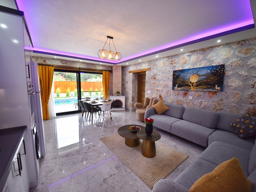  gece  -  Kasım
  | Kalkan Akbel'de Romantik Jakuzili Villa Tatili: Korunaklı Havuz ve Özel Anlar